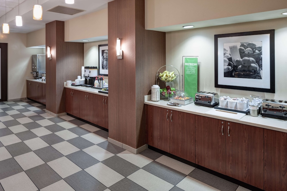 Hampton Inn St. Louis Downtown at the Gateway Arch - photo 48