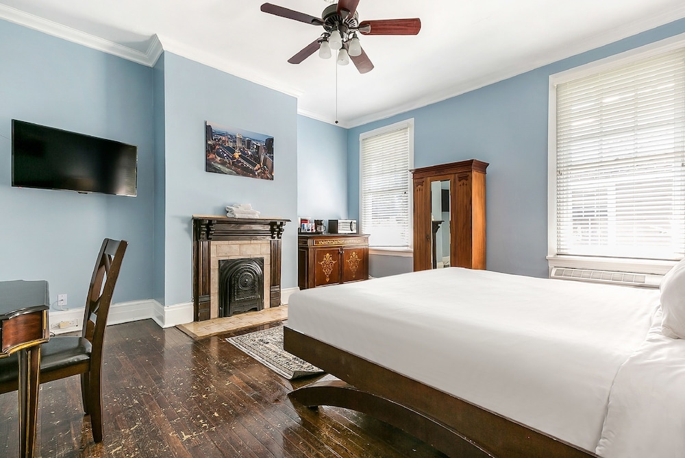 Canal Express Rooms - photo 9