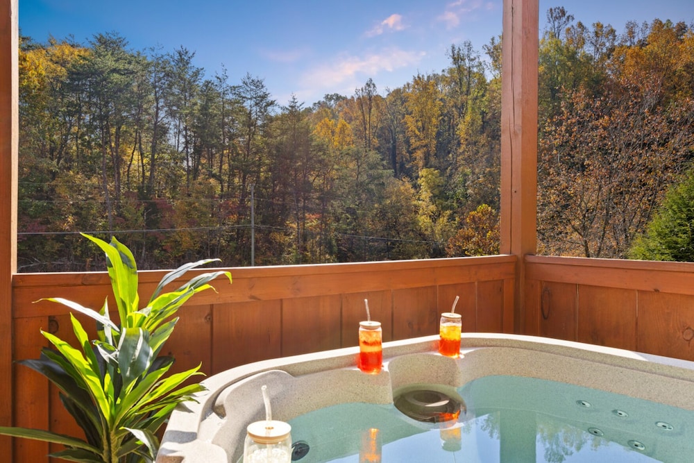 Rustic Mountain Retreat by Ghosal Luxury Lodging - photo 2