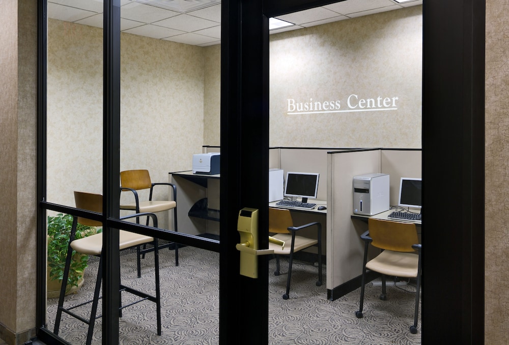 Bismarck Hotel and Conference Center - photo 40