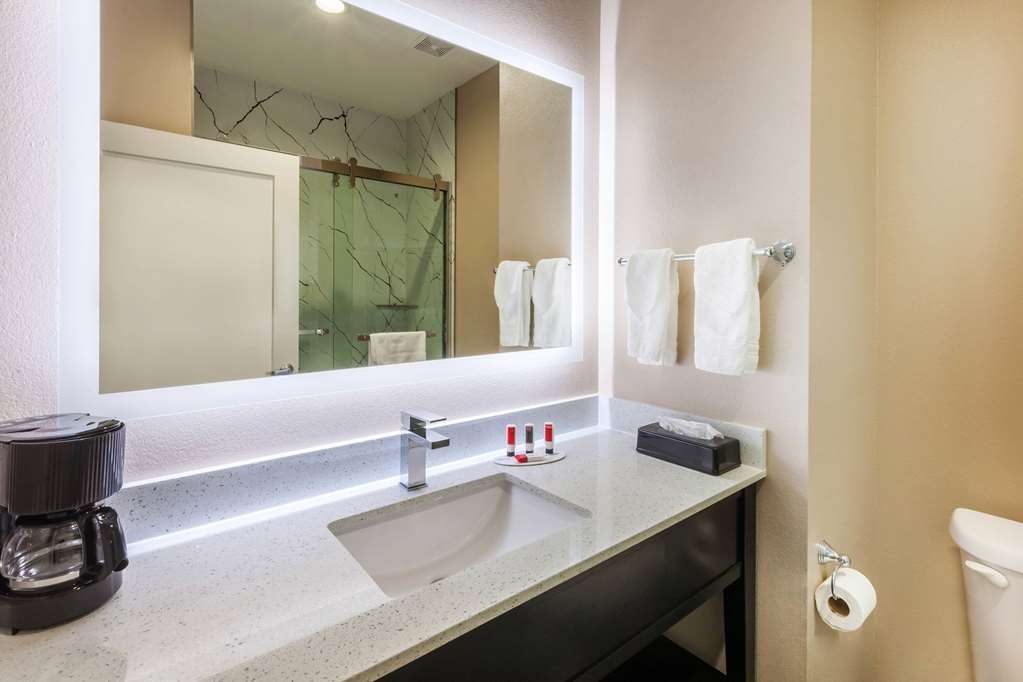 Super 8 by Wyndham Kingwood Houston North - photo 8