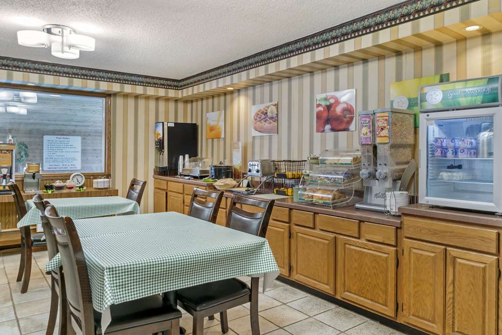 Quality Inn Saint Ignace I 75 - photo 13