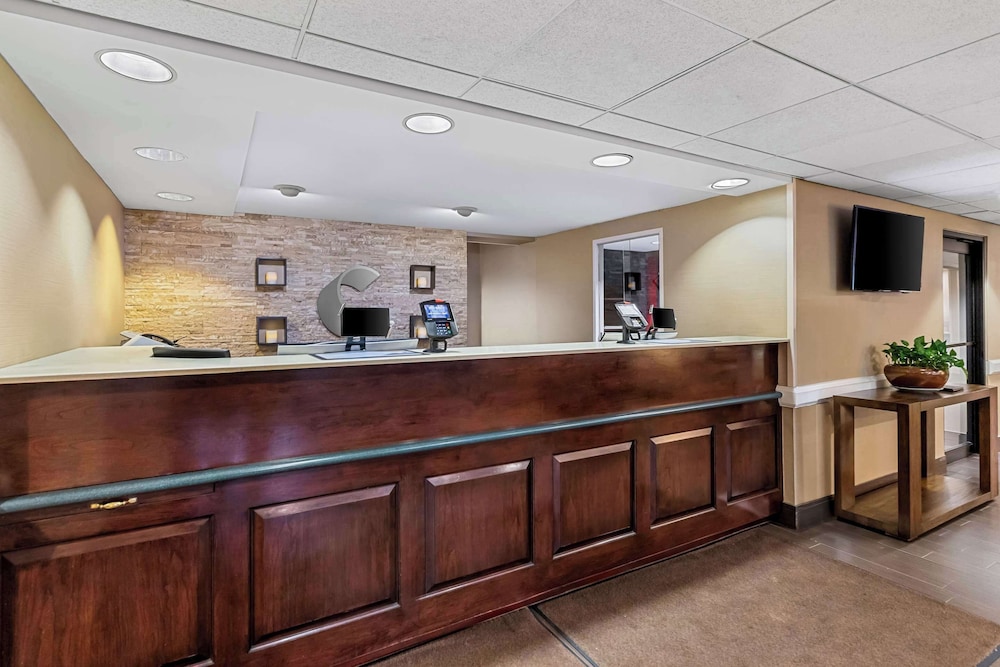 Comfort Inn & Suites Somerset New Brunswick - photo 2