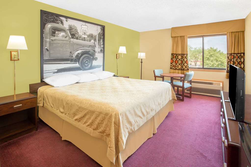 Super 8 by Wyndham Normal Bloomington - photo 11