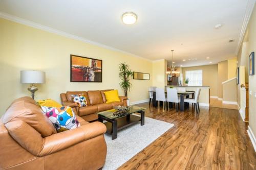 New Modern Townhome Near The Parks 4030 — 4-Star Luxury Hotel in Orlando, United States