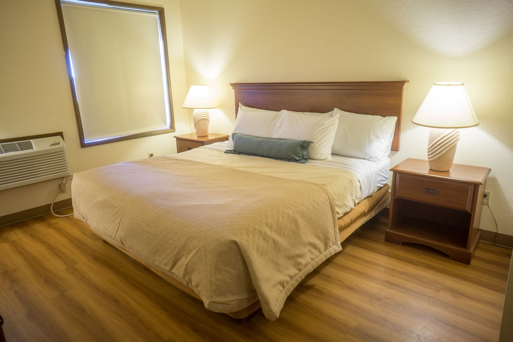 Sunnyside Inn & Suites - photo 8