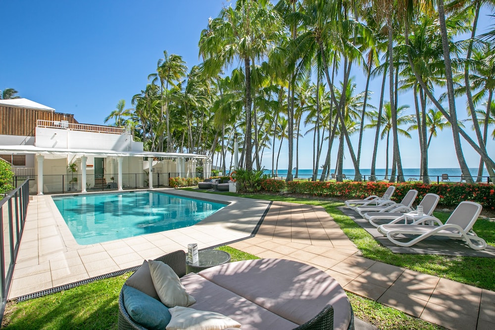Poolside Apt in Alamanda Beachfront 77 — 4-Star Luxury Hotel in Palm Cove, Australia