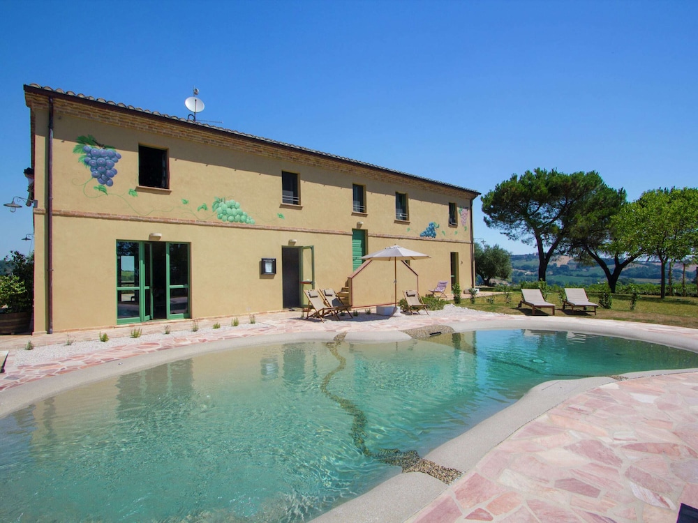 Villa w Wine Tours Near Beach — 4-Star Luxury Hotel in Barchi, Italy