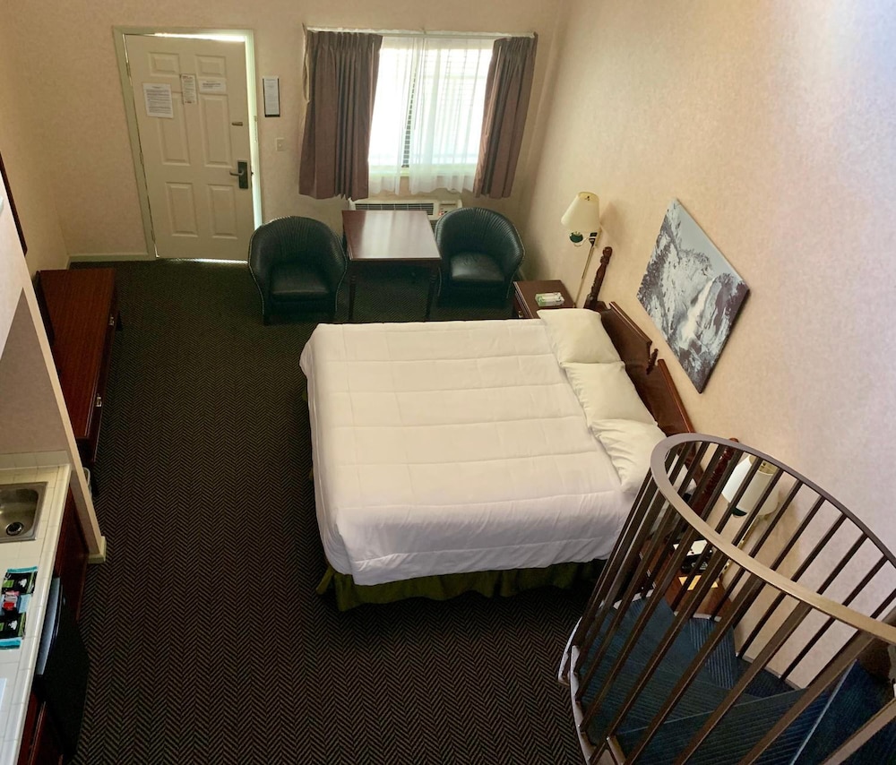 Yosemite View Lodge - photo 17