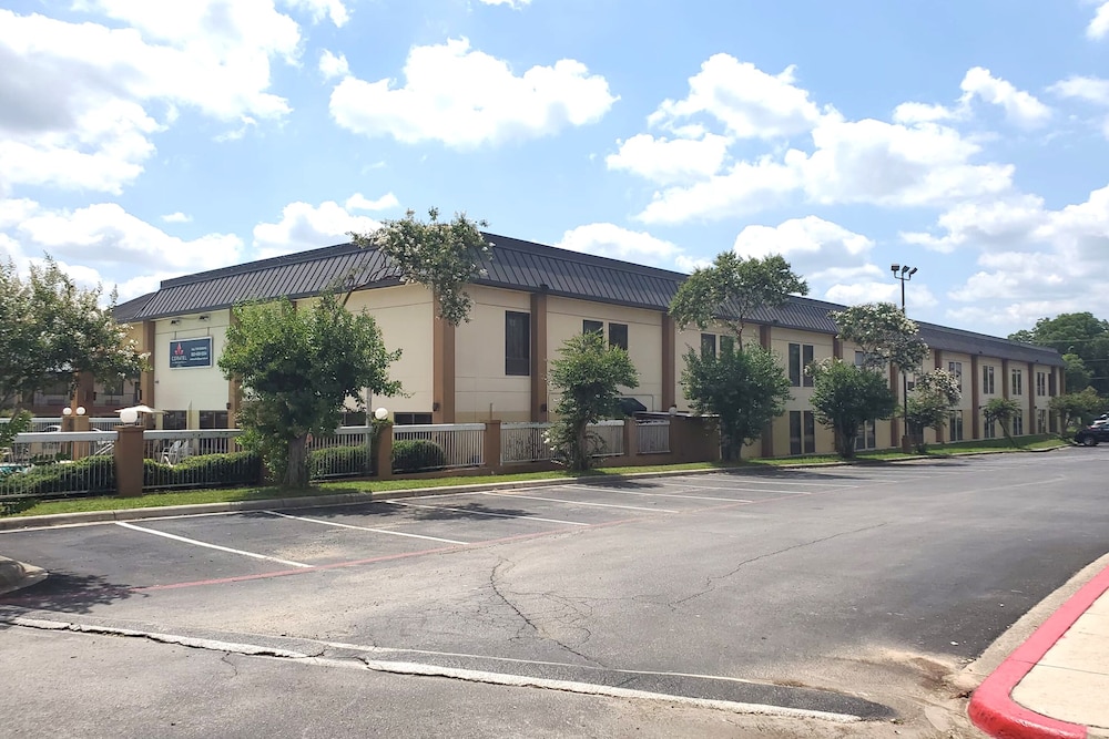 Coratel Inn & Suites by Jasper New Braunfels IH 35 EXT 189 - photo 41