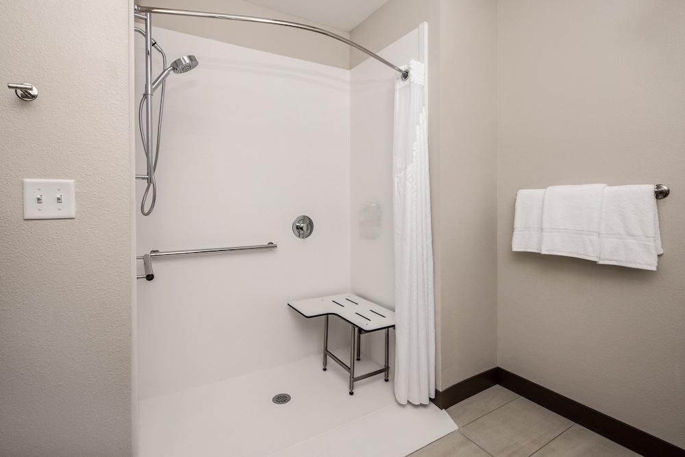 Holiday Inn Express & Suites Ft Myers Beach Sanibel Gateway by IHG - photo 23