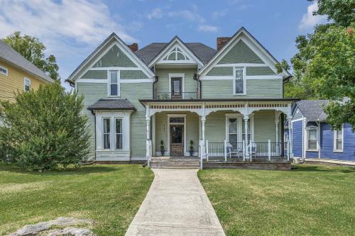 Unit #4 117 Marion St in Clarksville, United States