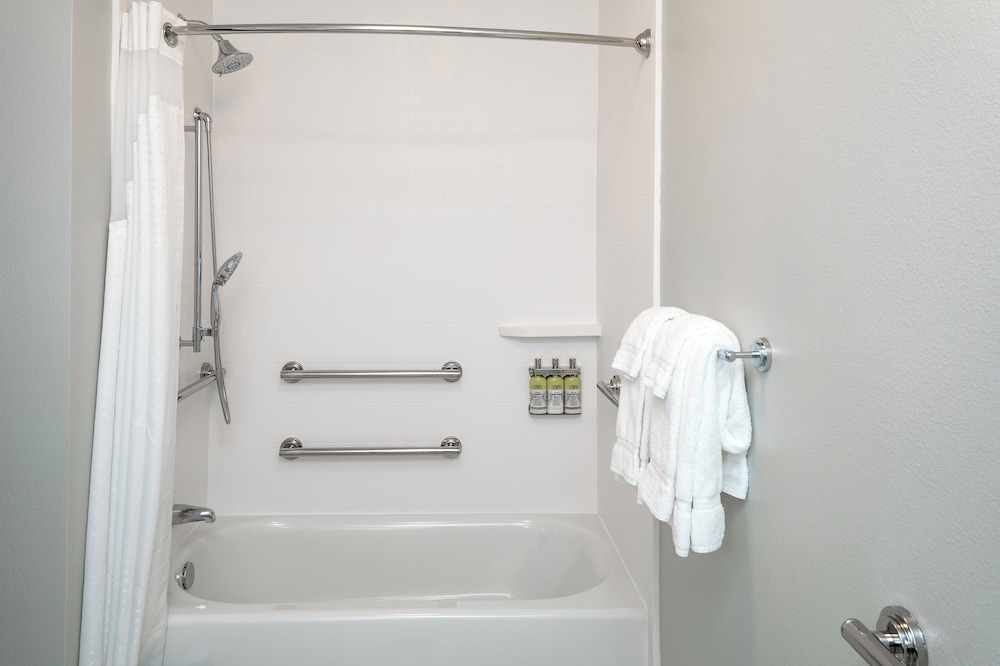 Holiday Inn Express & Suites Bend South by IHG - photo 29