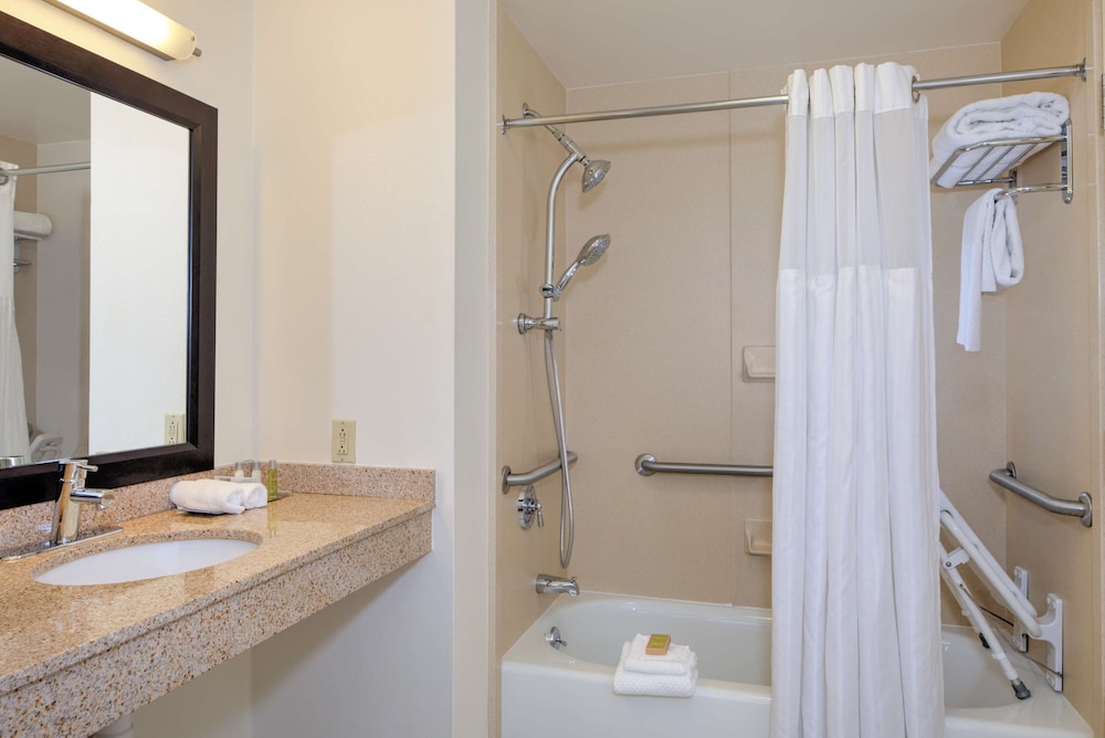 DoubleTree by Hilton Hotel & Suites Pittsburgh Downtown - photo 33