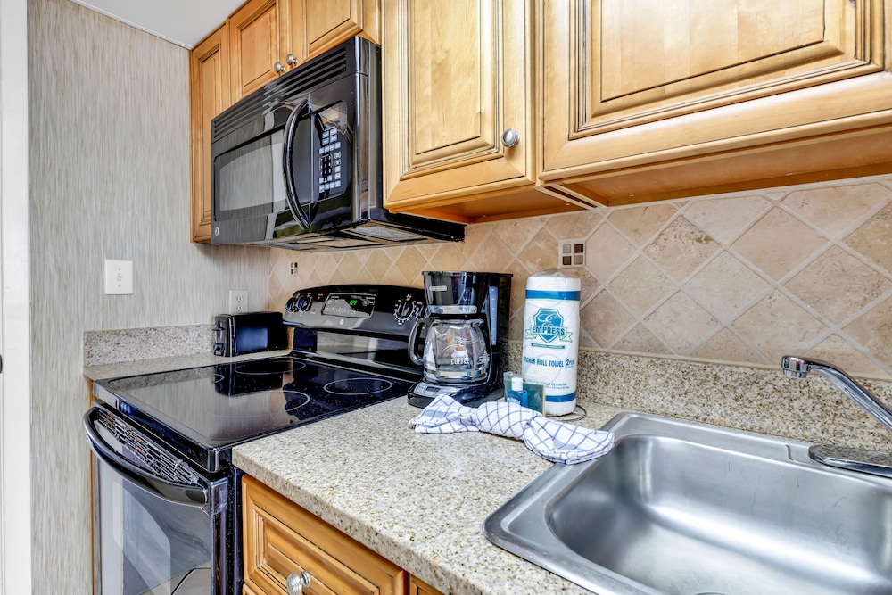 Beach front Condos Located in the Caribbean Resort with Pool and Lazy River - photo 11