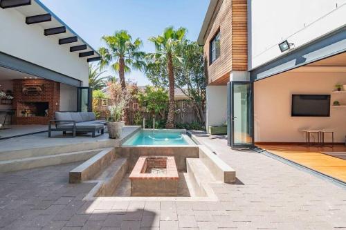 Family home in Tableview close to Dolphin Beach.