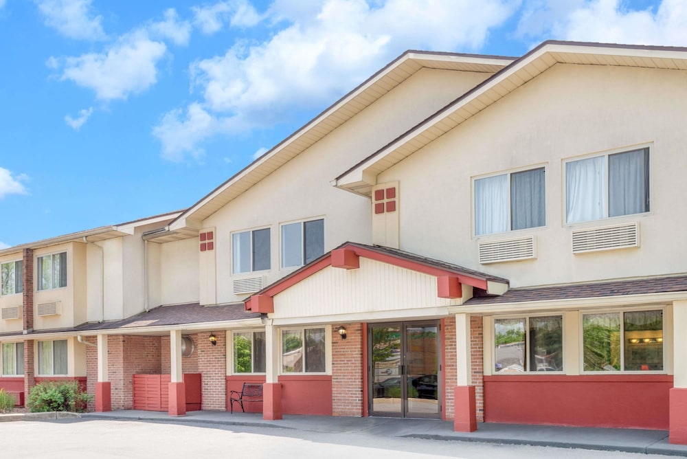 Super 8 by Wyndham Kingston - photo 2