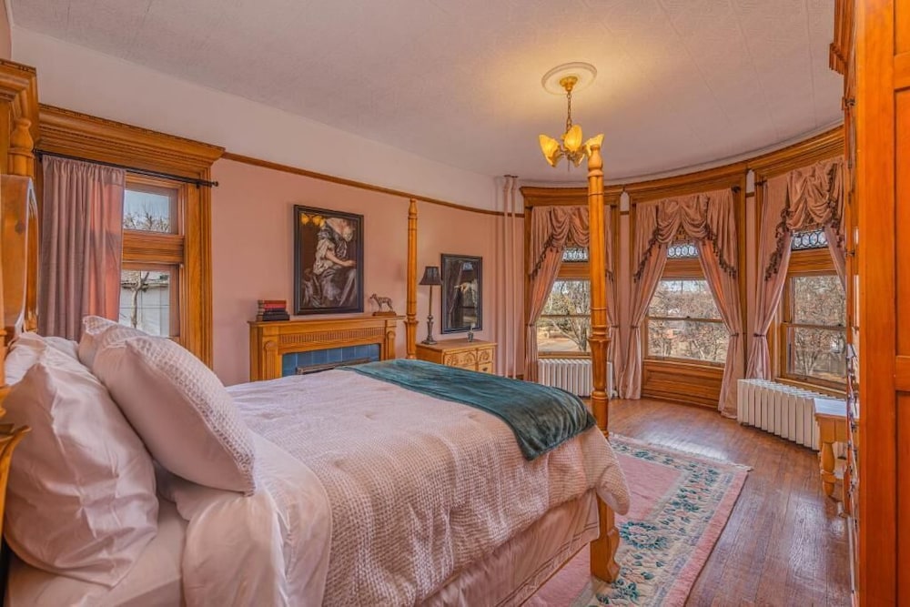Orman Mansion Pueblo's Most Luxurious Stay - photo 5