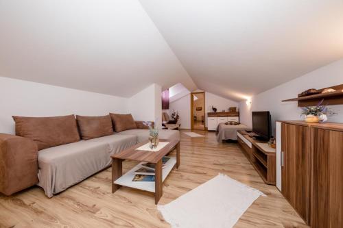 Apartment in Mundanije with Seaview Terrace Air condition WIFI — 4-Star Luxury Hotel in None, Croatia