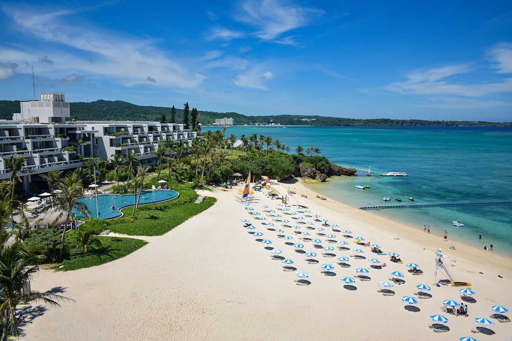 The Moon Beach Museum Resort - carbon neutral hotel in Okinawa