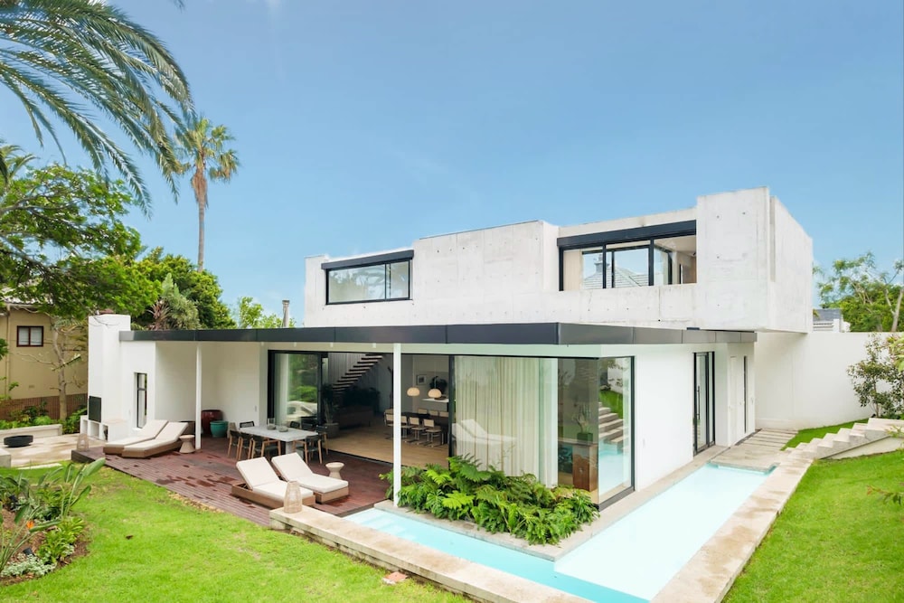 Mountain View Holiday Villa w Garden and Pool Iliwa