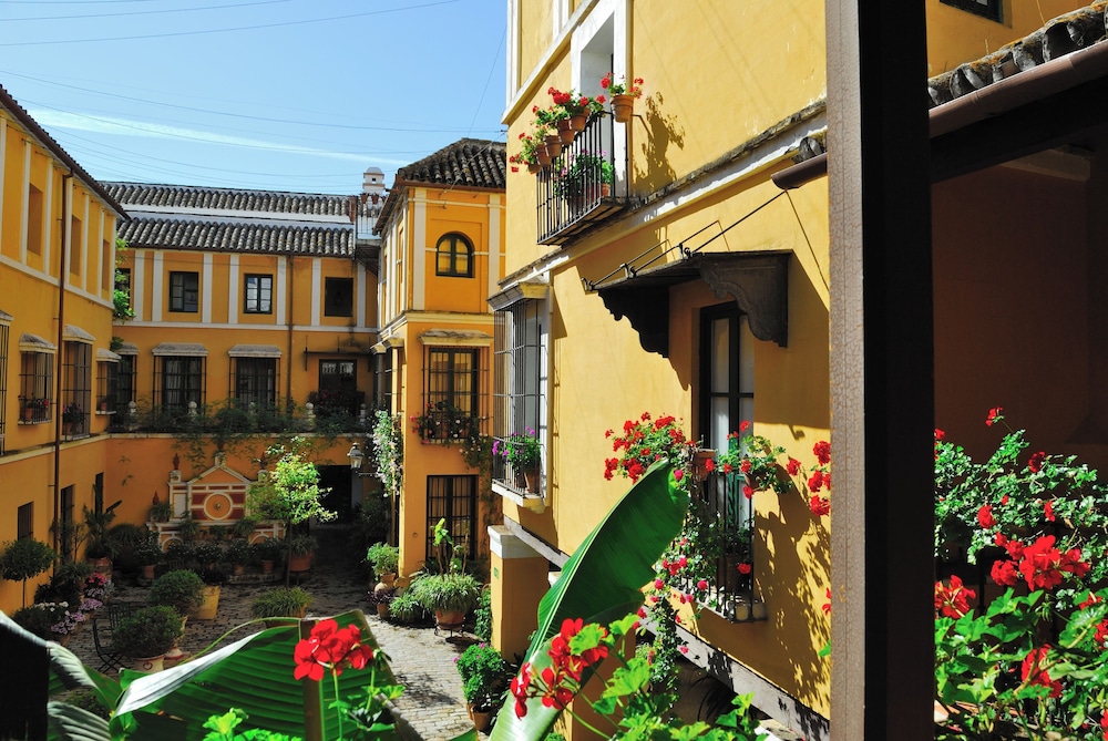 Hotel Las Casas de la Judería — 4-Star Luxury Hotel in Sevilla, Spain