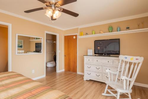 A Beach Music Paradise Too by Oak Island Accommodations - photo 47