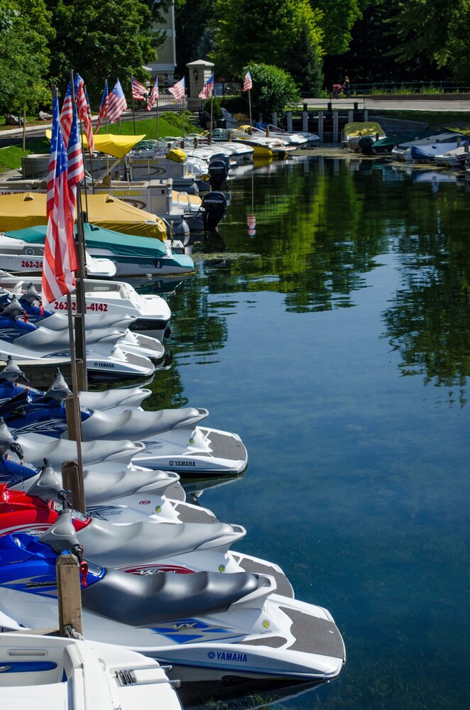 The Cove Of Lake Geneva - photo 16