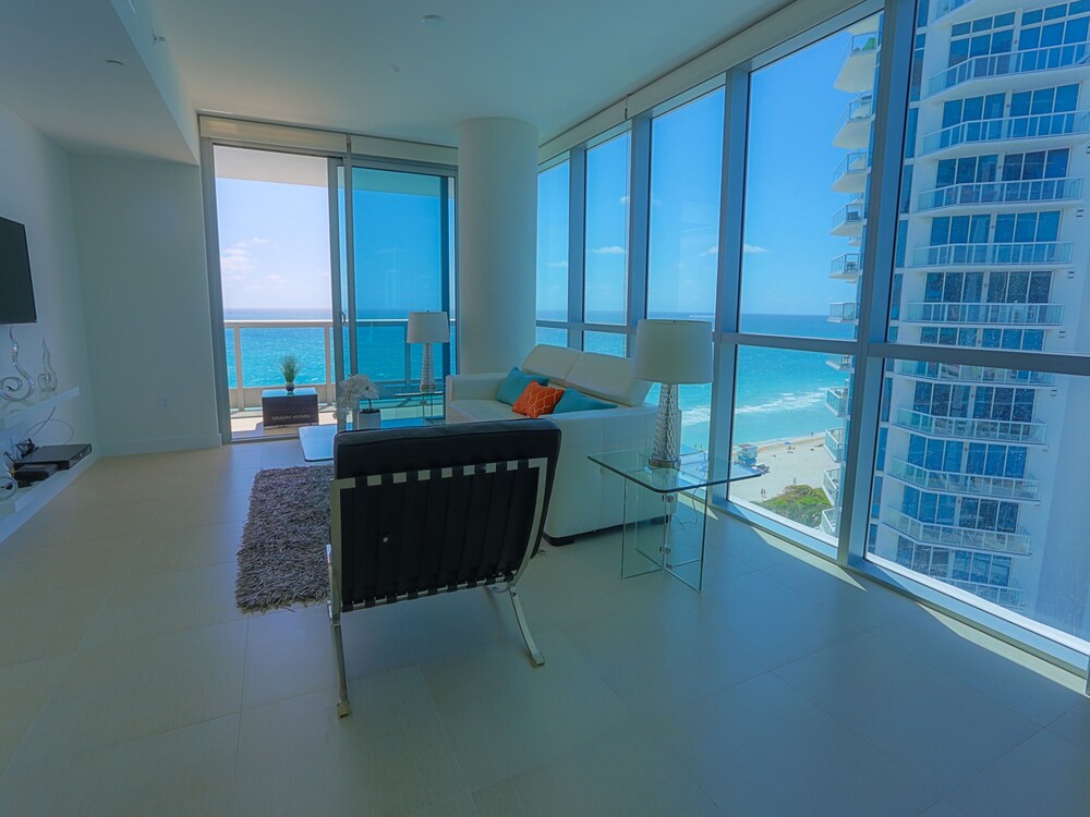 Suite Life Miami at The Monte Carlo — 4-Star Luxury Hotel in Miami Beach, United States