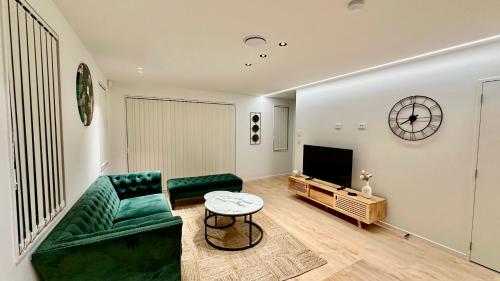 Stylish New & Cosy 3 Bedroom Entire Home in Auckland Free Parking Perfect for Your Next Getaway — 4-Star Luxury Hotel in Auckland, New Zealand