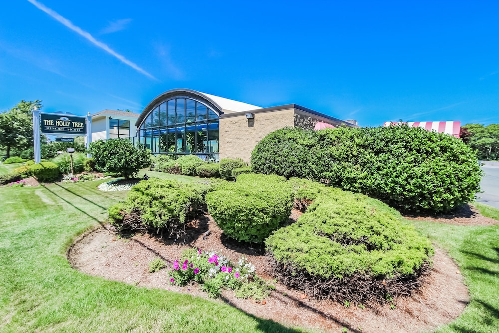 Holly Tree Resort — West Yarmouth