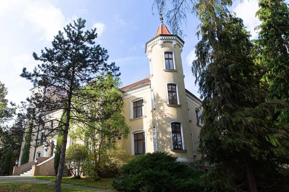 Pałac Cieszyno — hotel in Zlocieniec