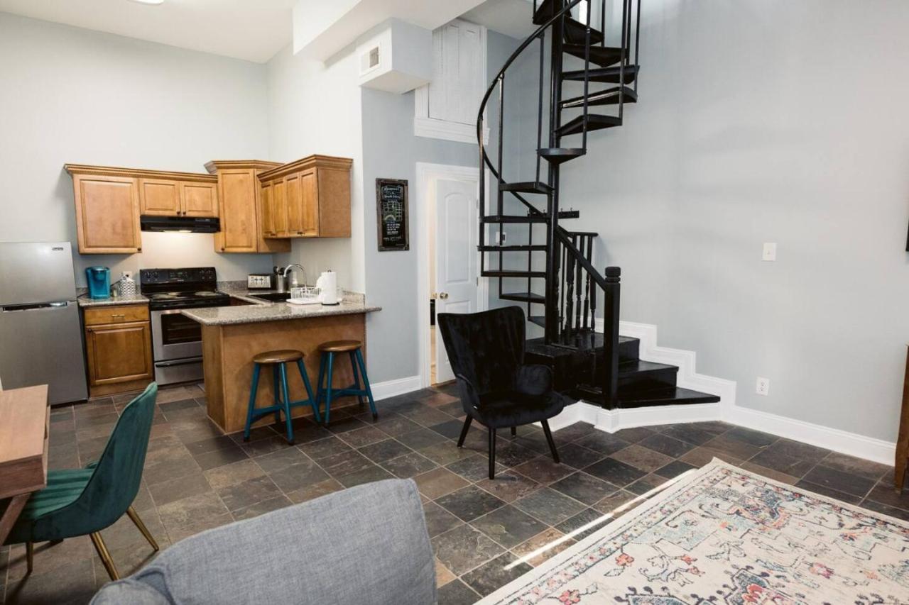 Monthly Dumaine Historic Carriage House — 4-Star Luxury Hotel in New Orleans, United States