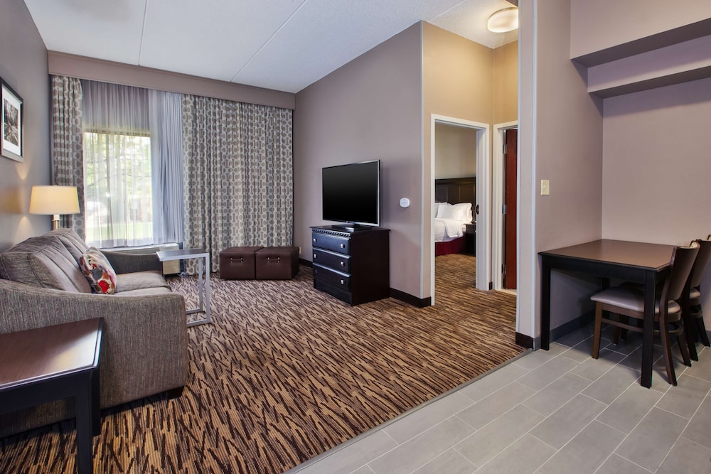 Hampton Inn & Suites Cleveland Airport Middleburg Heights - photo 31