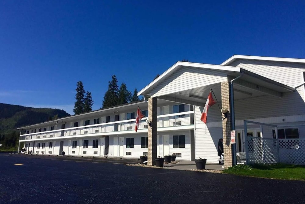 Super 8 By Wyndham Clearwater Bc — Chase