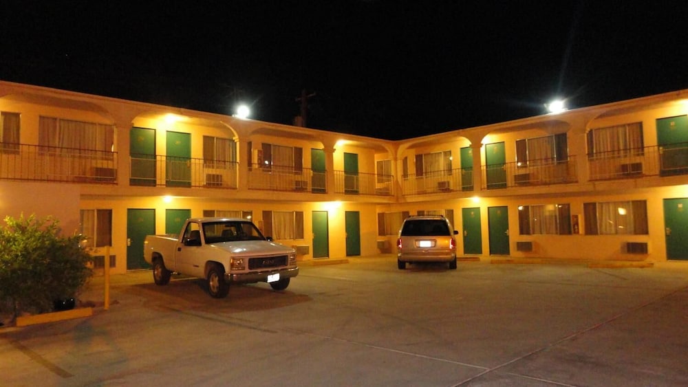 Imperial 400 Motor Inn - photo 21