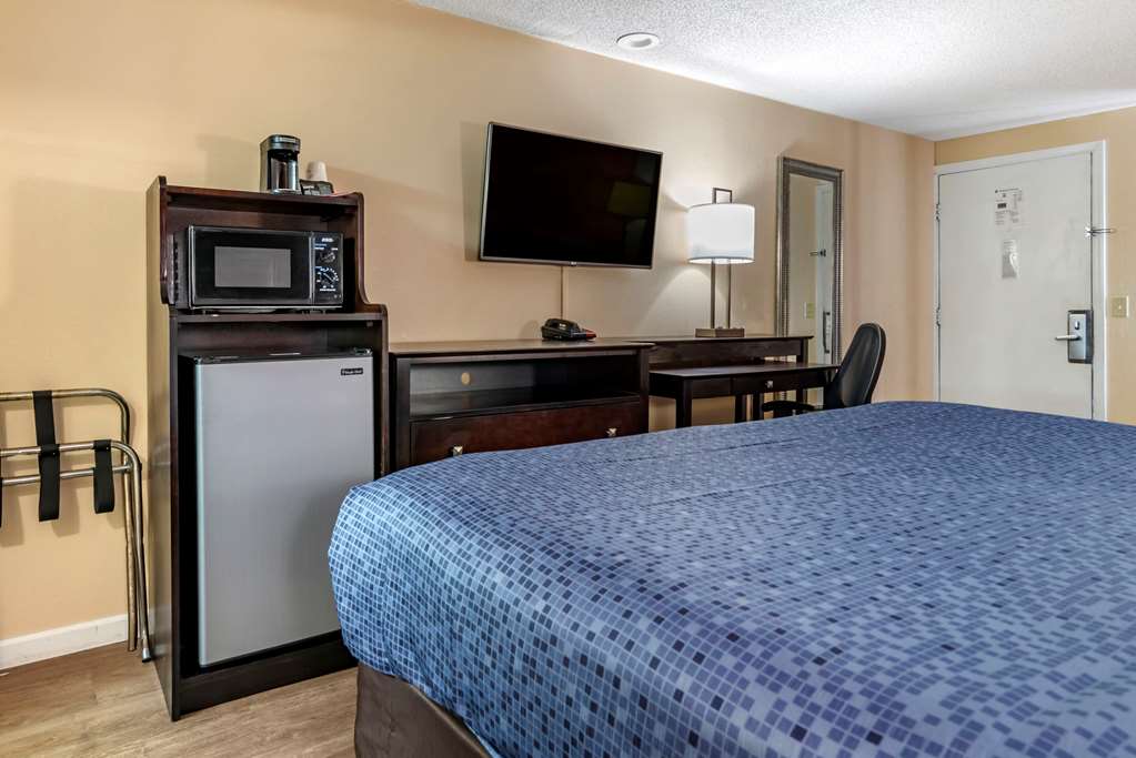 Econo Lodge Oxford near Choccolocco Park - photo 20