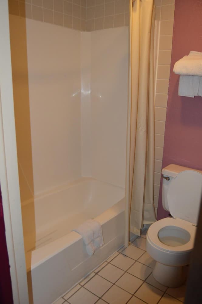Budget Inn of Claypool Hill - photo 24