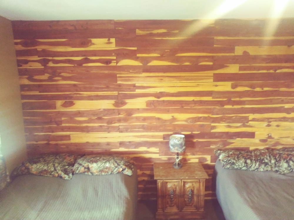 Headwaters Motel - photo 10