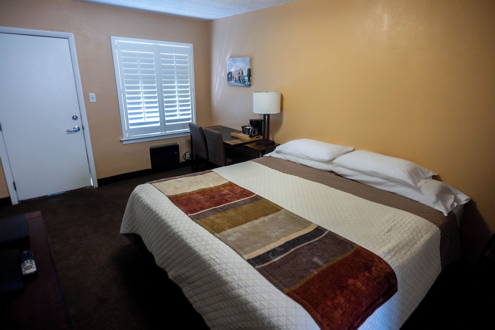 Blue Pine Motel - photo 7