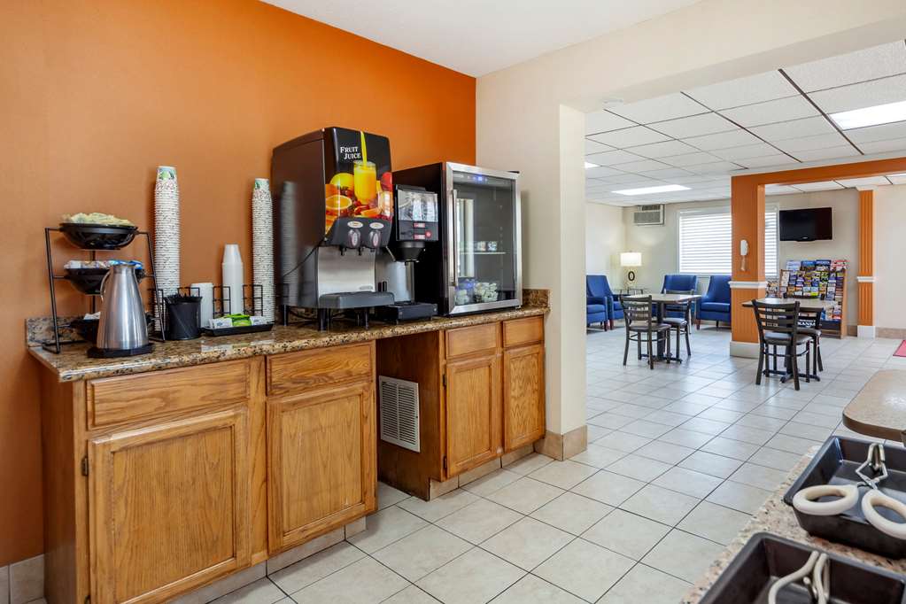 Econo Lodge Hays I 70 - photo 28