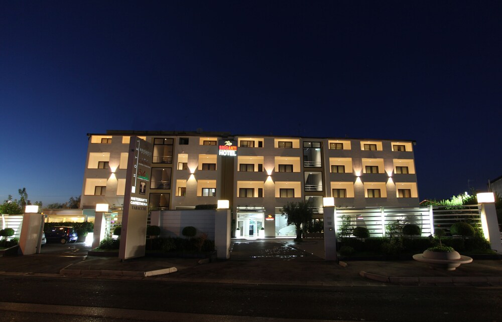 Hotel Briganti — hotel in Qualiano