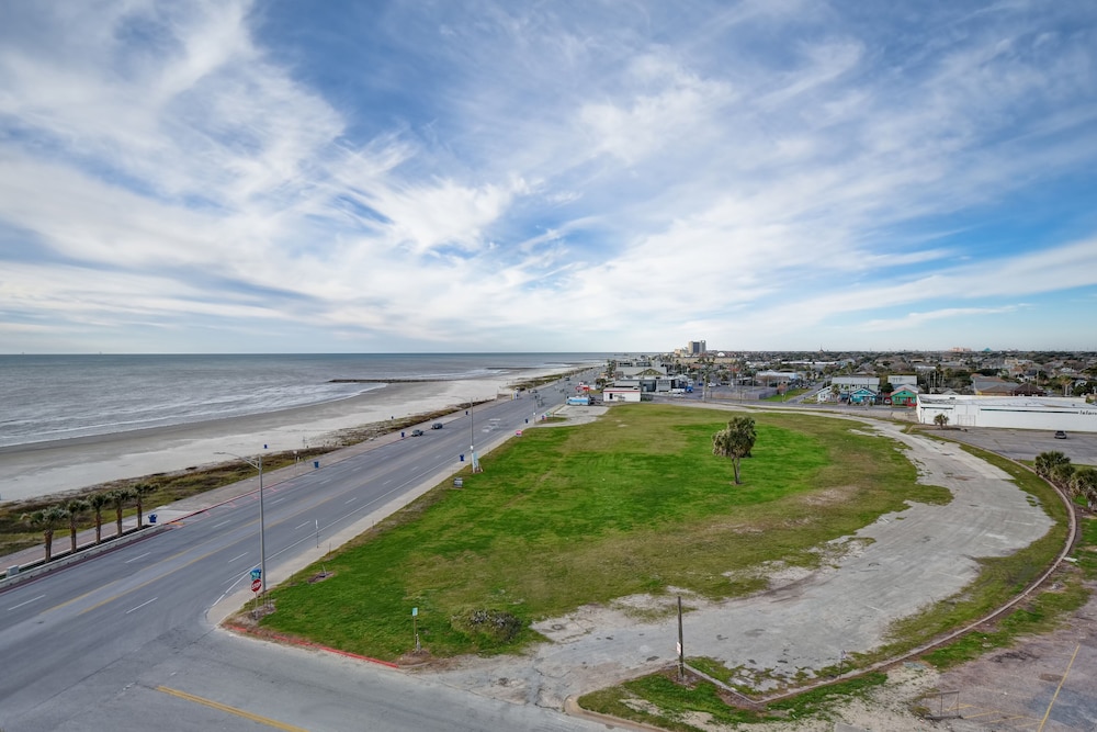 Holiday Inn Express & Suites Galveston Beach by IHG - photo 18