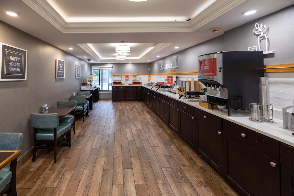 Hampton Inn Portsmouth Central - photo 67