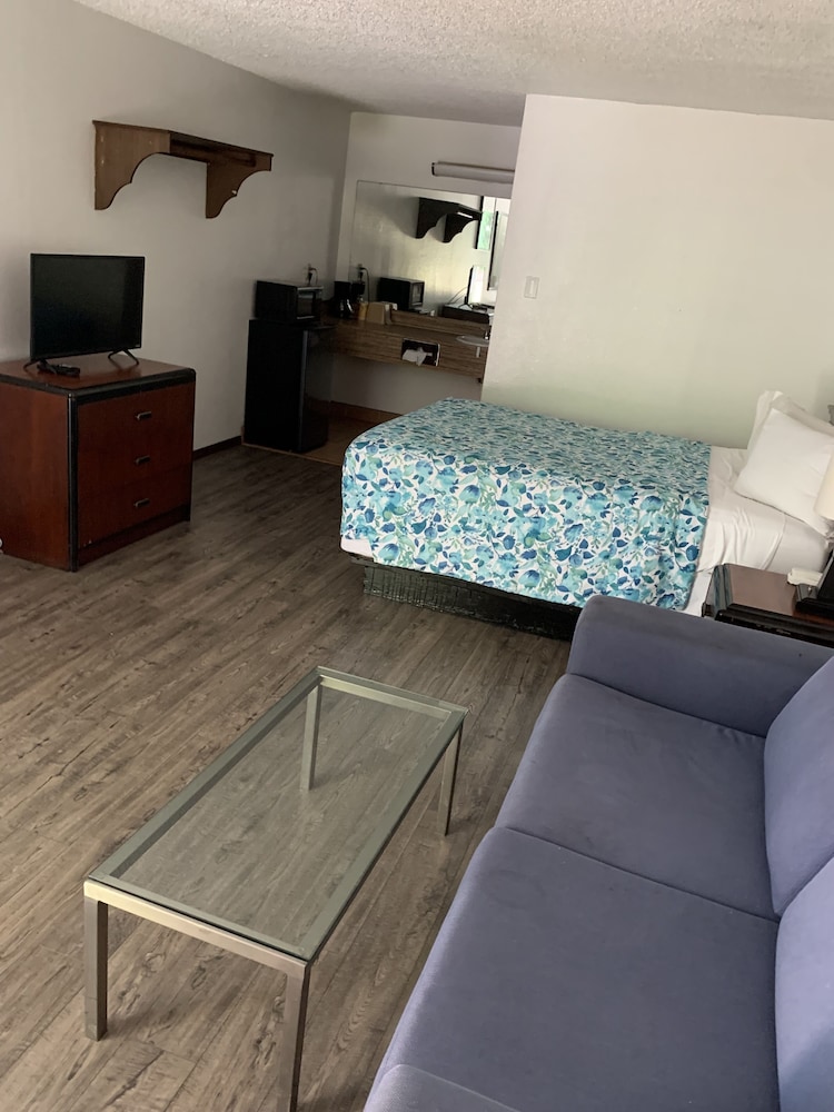 Smokey Point Motor Inn - photo 21
