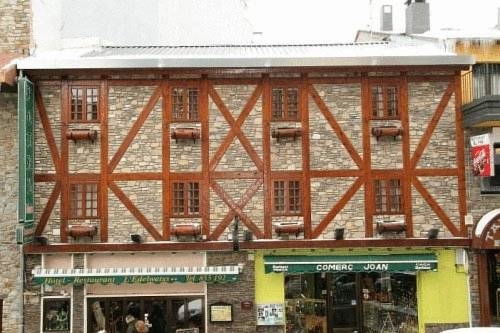 L’ Edelweiss in Pas De La Casa, Andorra