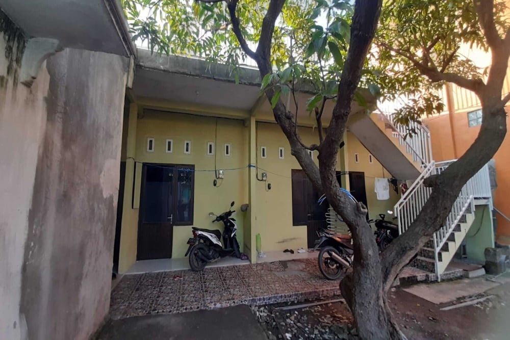 Hotel O Aero Kost Bu Lisa Syariah Near Pasar Tradisional Lawang — Gresik