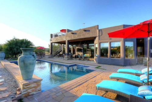 Desert Tranquility 4 Bedroom with Heated Pool — 4-Star Luxury Hotel in Scottsdale, United States