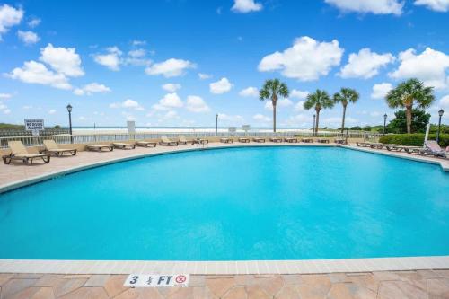 Oceanfront Condo Huge Pools Top Rated Ocean Creek Resort — 4-Star Luxury Hotel in Myrtle Beach, United States