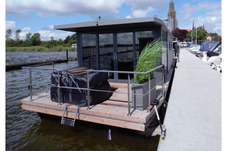 Hausboot Fjord Dory Mit Biosauna In Schleswig — Schleswig